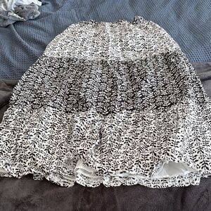 LOFT Black and White Leaf-Print Tiered Skirt
